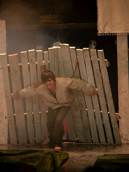 Ays kanach karmir ashxarhy 6